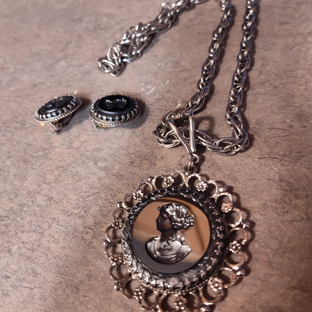 Elegant Silver Vintage Cameo Jewelry Set